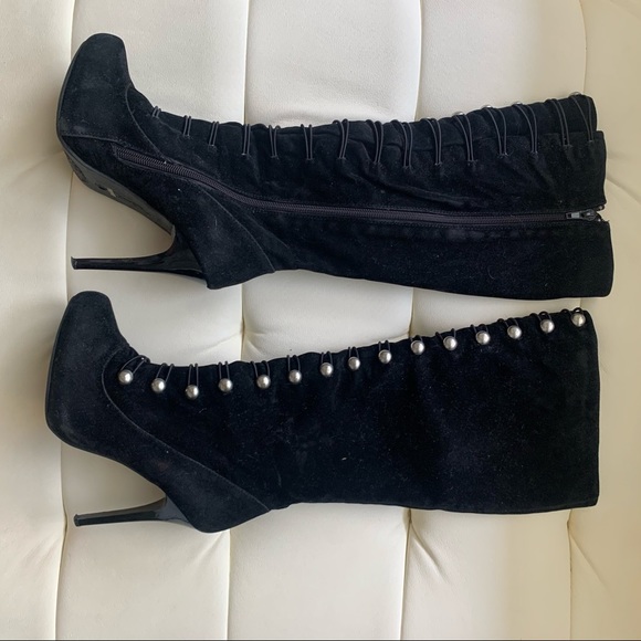 Black knee high boots with buttons - Picture 3 of 7